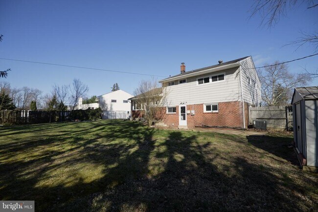 Building Photo - 1016 S Hilton Rd