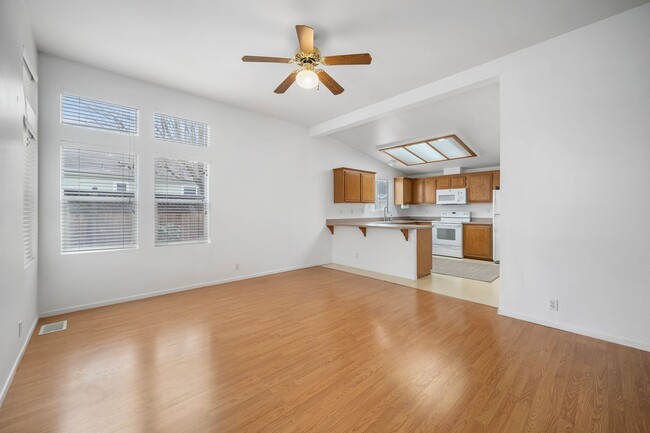 Building Photo - Large 3/2 Home in 55 & Older Community