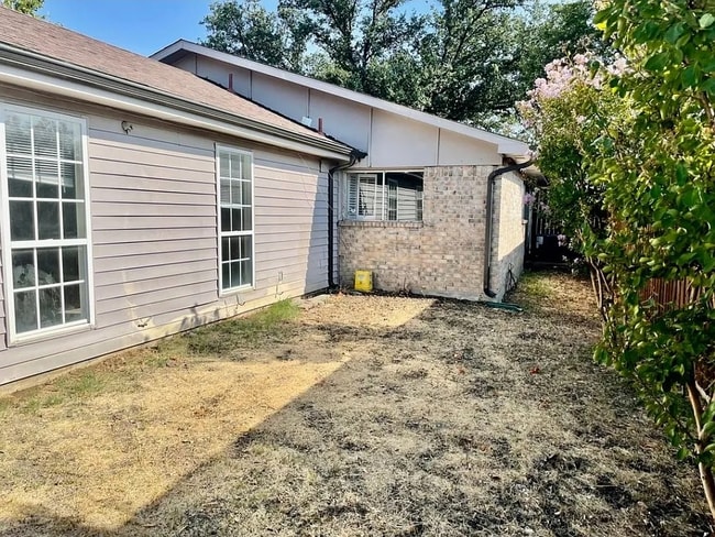 Building Photo - 2111 Croft Rd