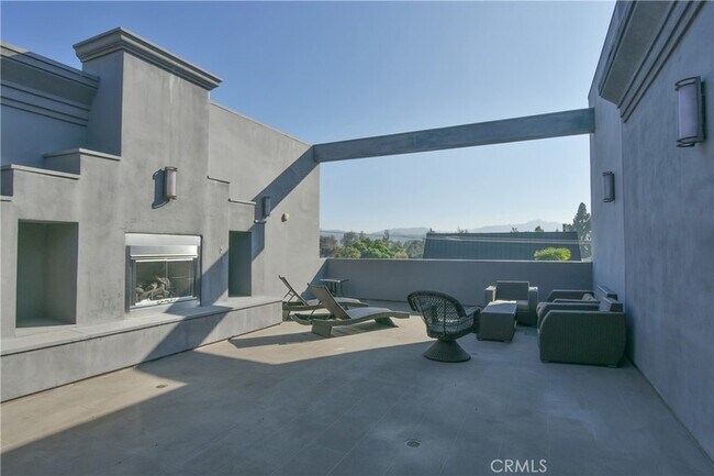 Building Photo - 11925 Kling St