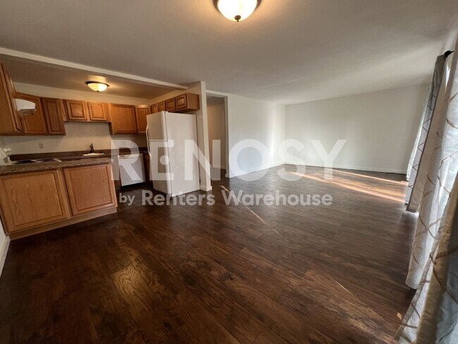 Building Photo - 1425 S Puget Dr
