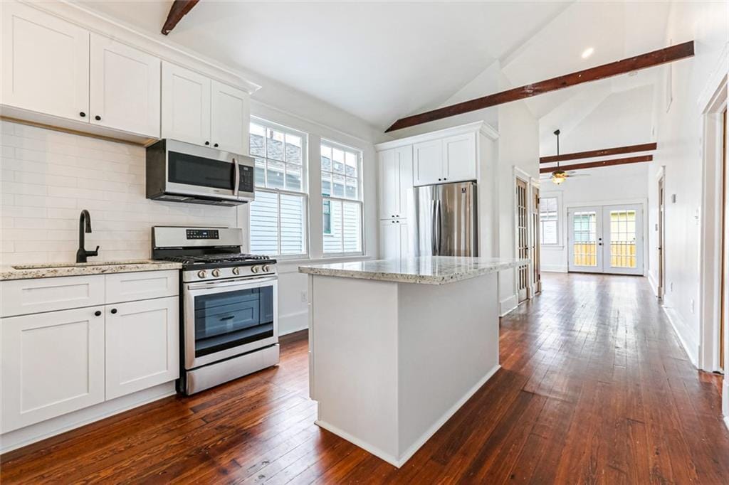 Kitchen - 3033 Robert St