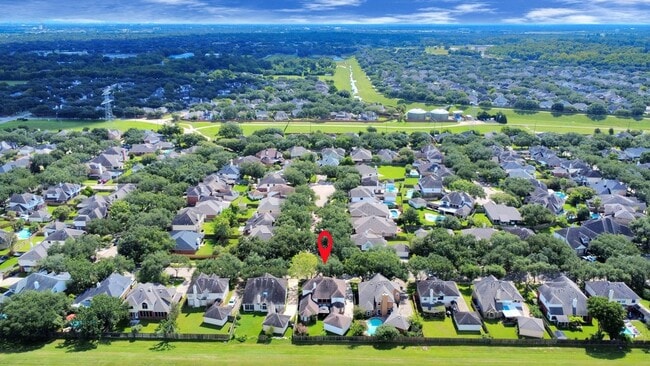 Building Photo - 922 Bayhill Dr