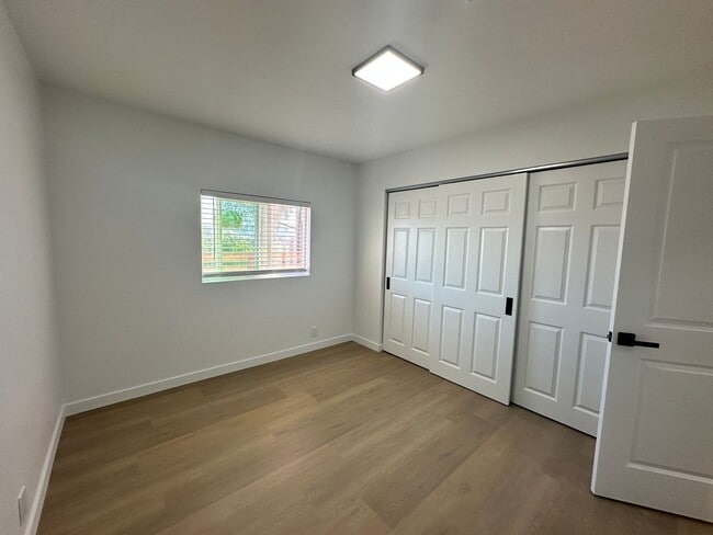 Building Photo - Available Now! Amazing Views and Spacious ...