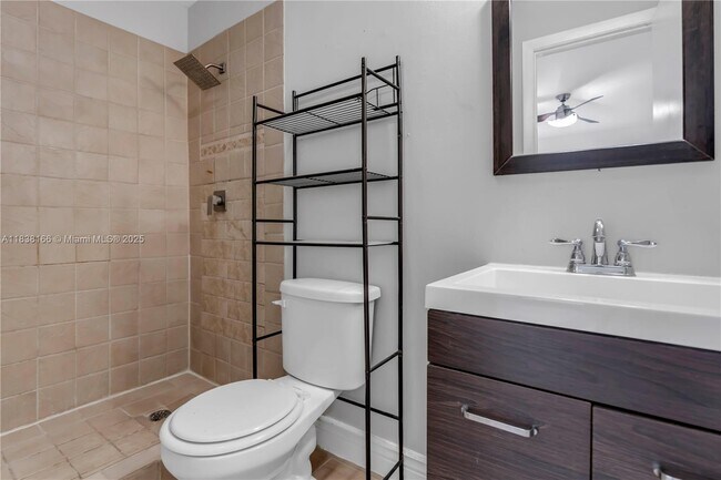 Building Photo - 2530 Coral Springs Dr
