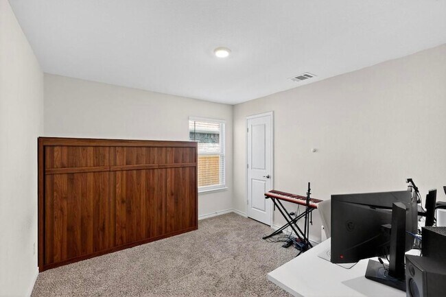 Building Photo - 504 Willow View Way