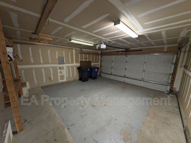 Building Photo - 363 Pinon Creek Rd SE