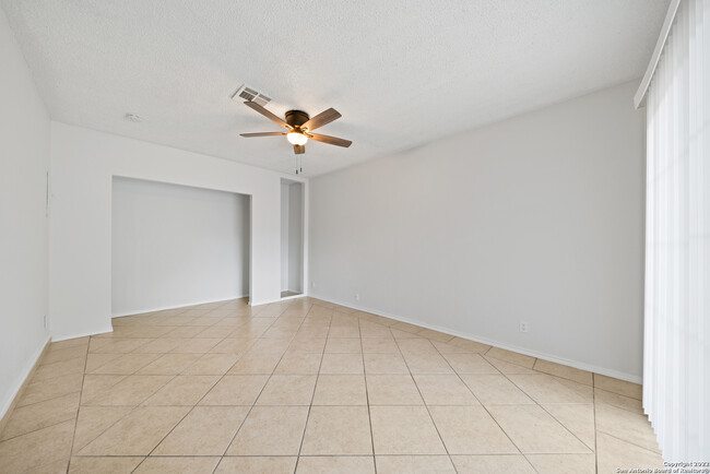 Building Photo - 4851 Castle Arms Dr