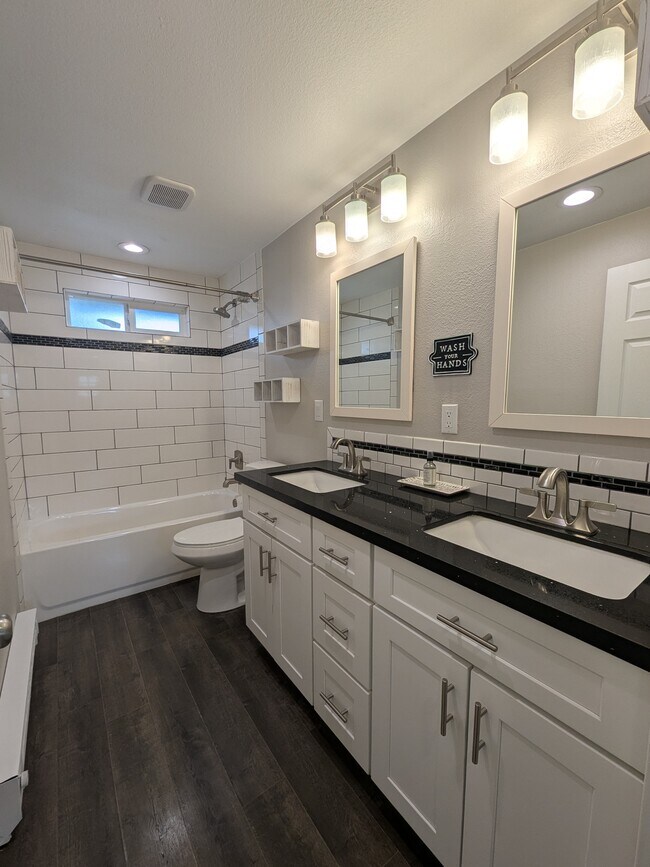 Building Photo - 1218 W Euclid Ave