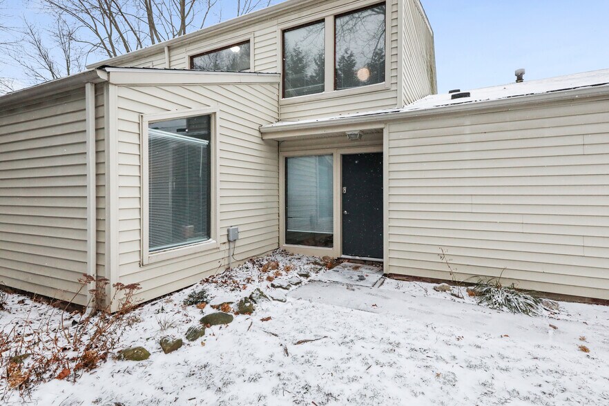 Building Photo - 1098 Big Valley Dr