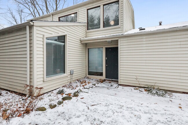 Building Photo - 1098 Big Valley Dr