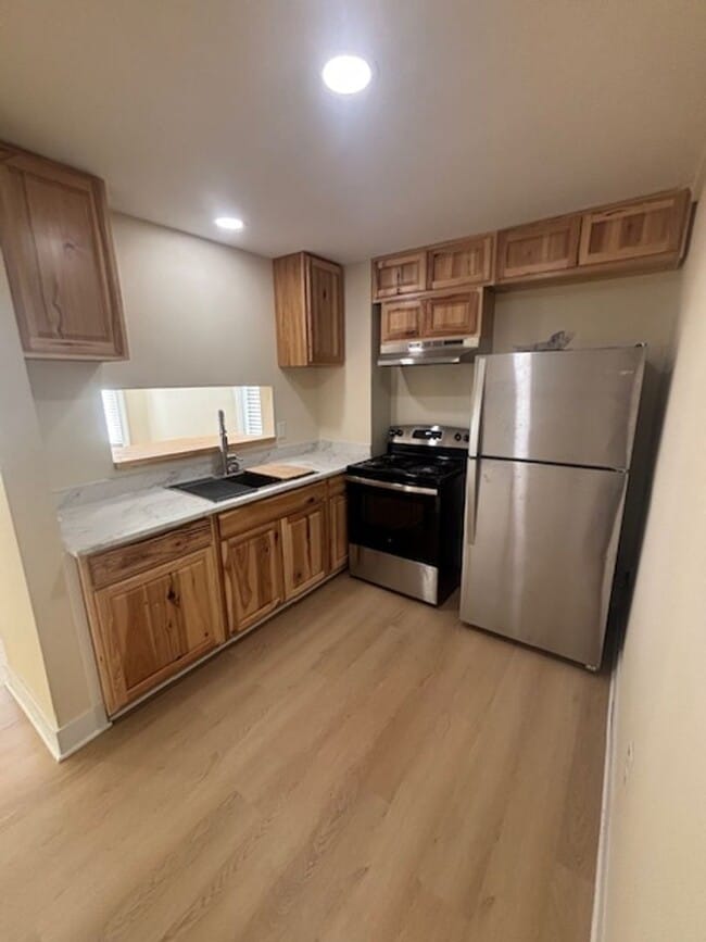 Building Photo - BEL307