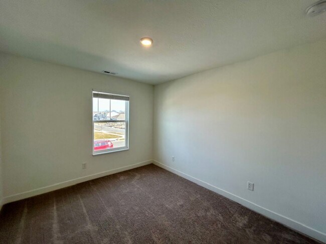 Building Photo - Beautiful Newly Built 4 Bed, 2.5 Bath Home - Loudoun Place Neighborhood