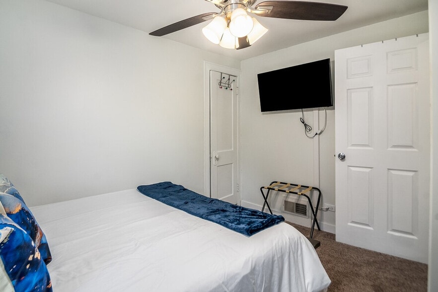 Building Photo - 334 S Wisconsin Ave