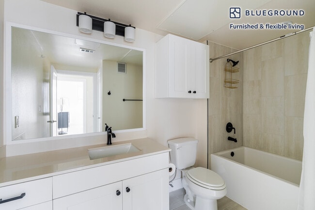 Building Photo - 1501 W Howard Ln