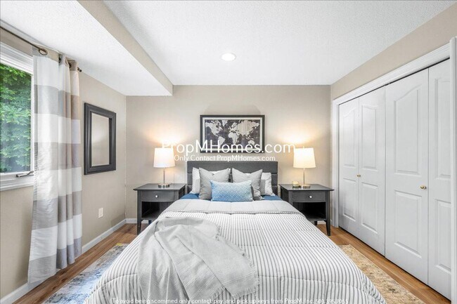 Building Photo - 17981 SW Meadowlark Ln