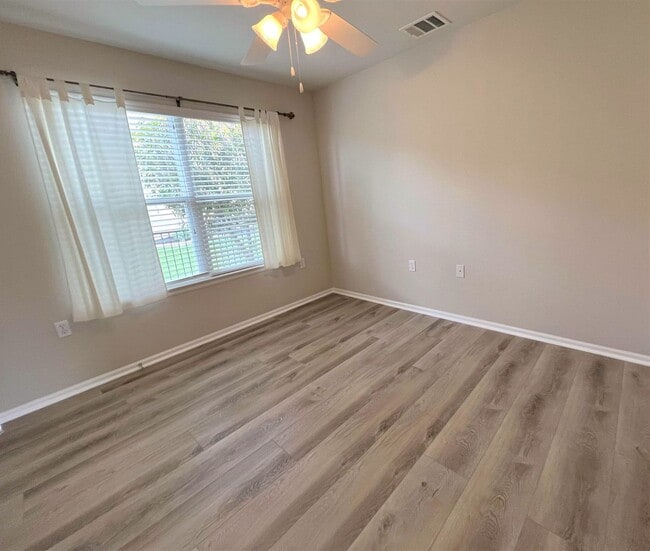 Building Photo - 305 Barrington Farm Ct