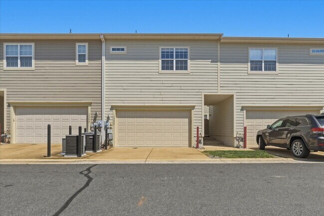 Building Photo - Expansive 4BR / 4.5BA Townhome in Lansdowne Town Center – Over 3,400 Sq Ft!