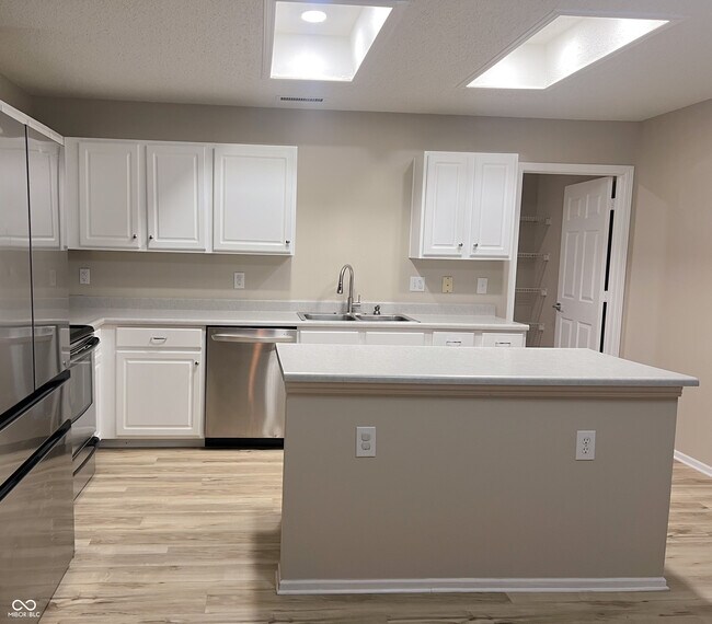 Building Photo - 14243 Holly Berry Cir