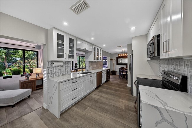 Building Photo - 371 SE 3rd St