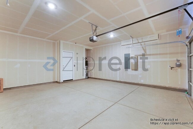 Building Photo - 8531 Anker Wy