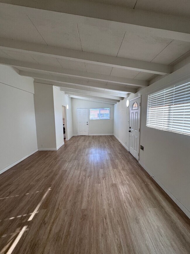 Building Photo - Remodeled 3 bedroom in Sylmar
