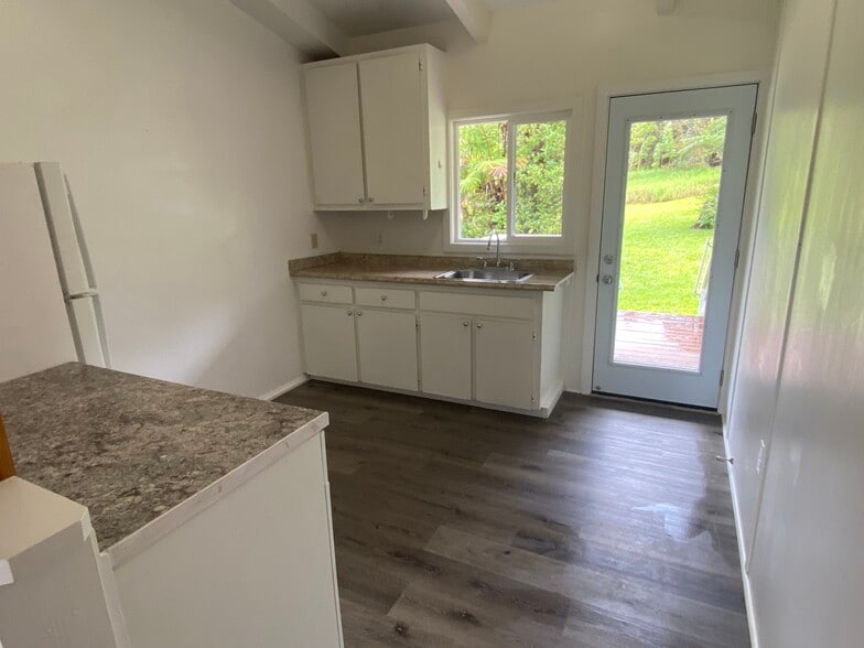 Building Photo - 18-4025 N Glenwood Rd