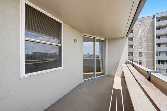 Building Photo - $1,545.95 with Free the first month's rent, 1 Bed - 1 Bath, Condo in Denver with Washer and Dryer!