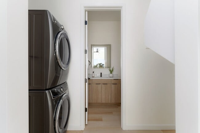 Building Photo - Private yard, Luxurious New Build, Laundry and MORE