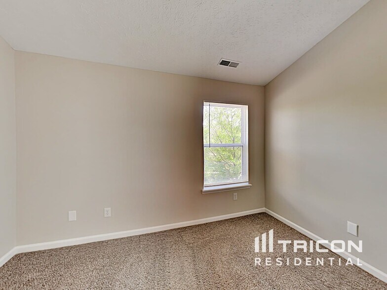 Building Photo - 4066 Knollwood Ave
