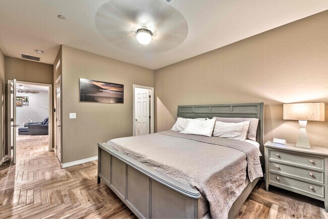 Building Photo - 993 River Garden Ct