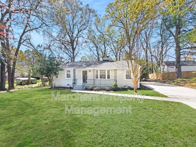 Primary Photo - 8 E Circle Ave