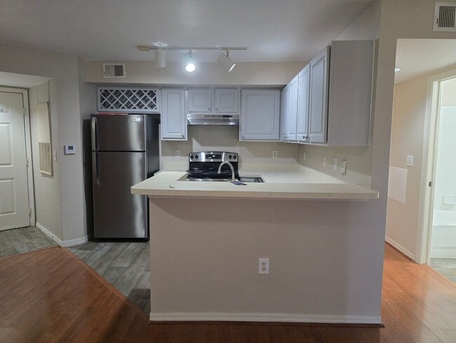 Building Photo - One bedroom one bath apartment close to USF