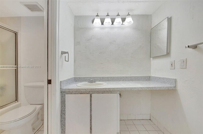 Building Photo - 6890 N Kendall Dr