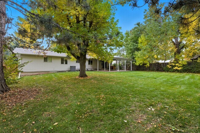 Building Photo - All you want in a home! 5 bed 3 bath ranch...