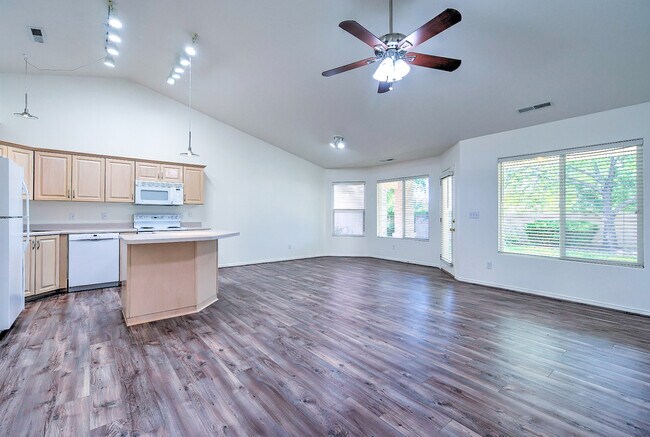 Building Photo - Home in Green Springs Golf Course Communit...