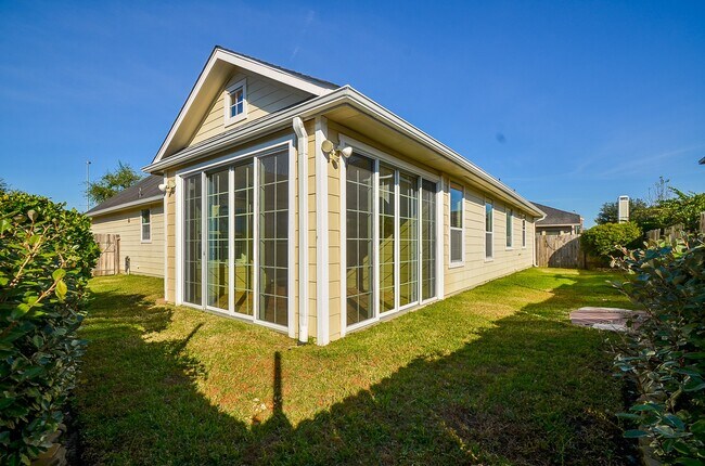 Building Photo - 12918 Hawthorne Shores Dr