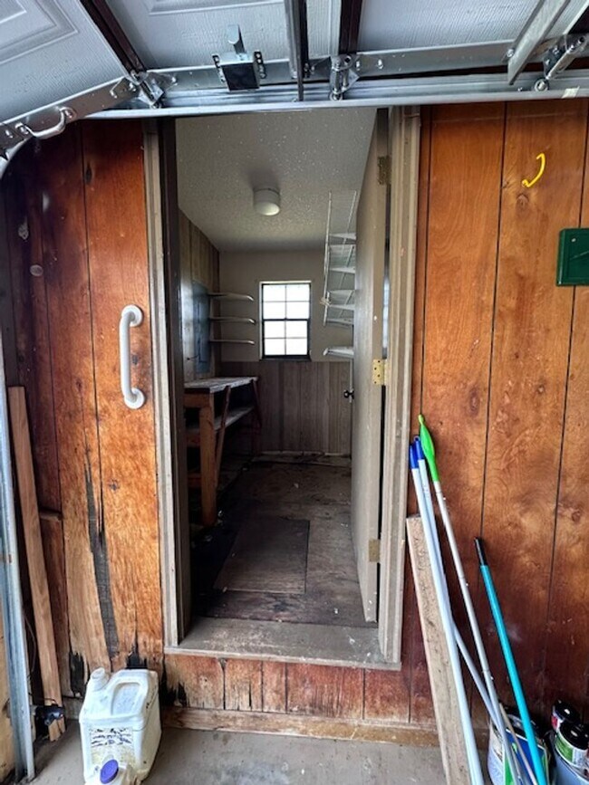 Building Photo - Maryville 37803 - 5 bedroom, 3 bath home - Contact Karen Robertson (865) 454-7626