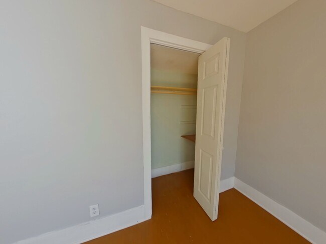 Building Photo - 3 Bedroom Home