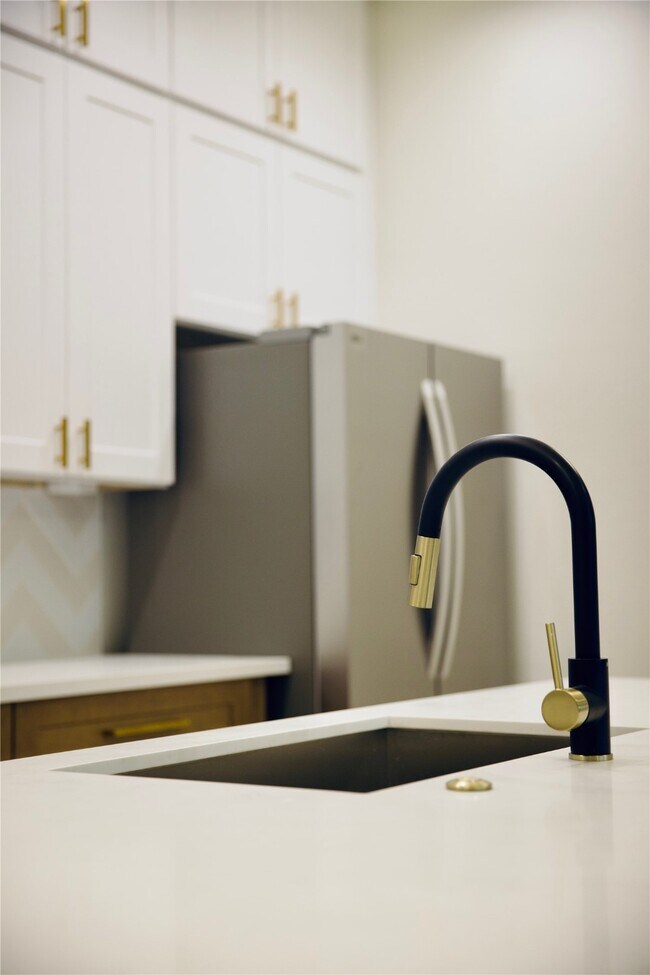 Building Photo - 4702 Coke St