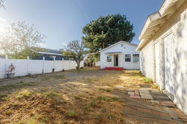 Building Photo - Welcome to Your Dream Home in San Fernando!