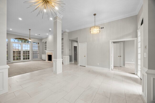 Building Photo - 4747 Lake Village Dr