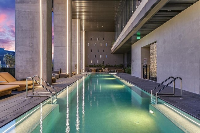 Building Photo - 610 Davis St