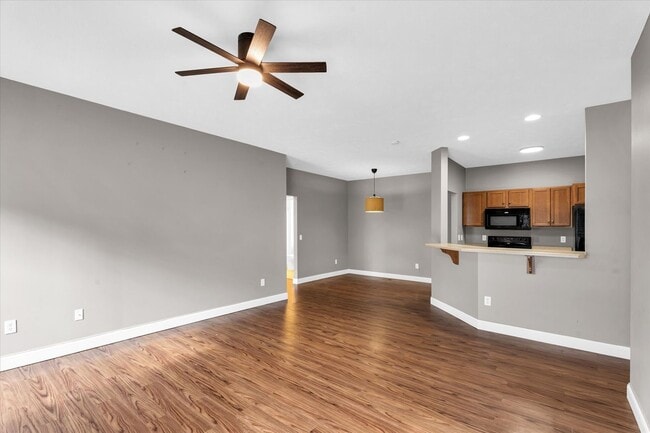 Building Photo - 2 bedroom, 2 bathroom condo!