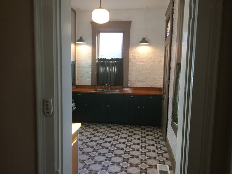 Building Photo - 213 Covington Ave