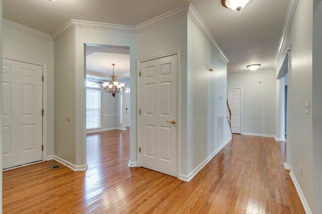 Building Photo - Luxury, Location, and Lifestyle on Rolling...