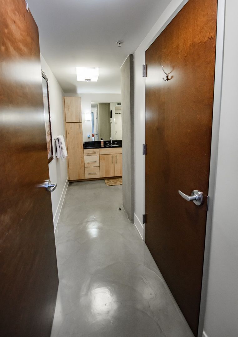 Building Photo - 800 Brazos St