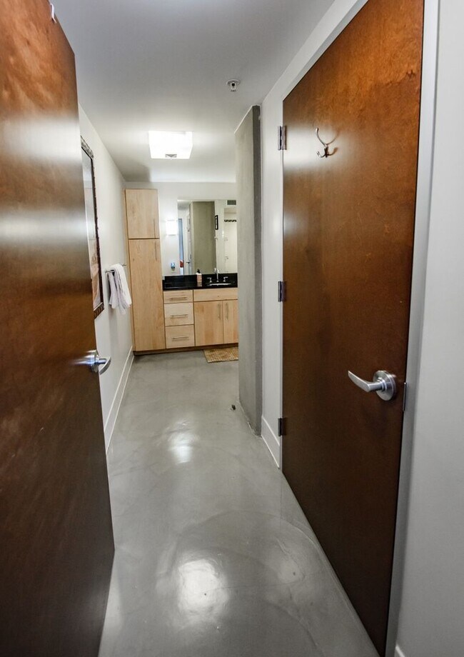 Building Photo - Authentically Cool Downtown Austin Condo | Walk Everywhere | Fully Furnished