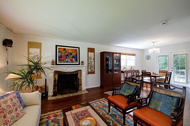 Building Photo - Furnished, Detached Home in Bethesda Alta ...