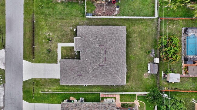 Building Photo - 6775 NW Abigail Ave